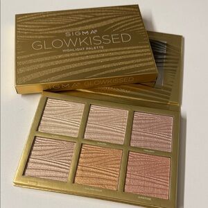 Sigma Beauty Glowkissed Highlight Palette - Gold and Pink Tones